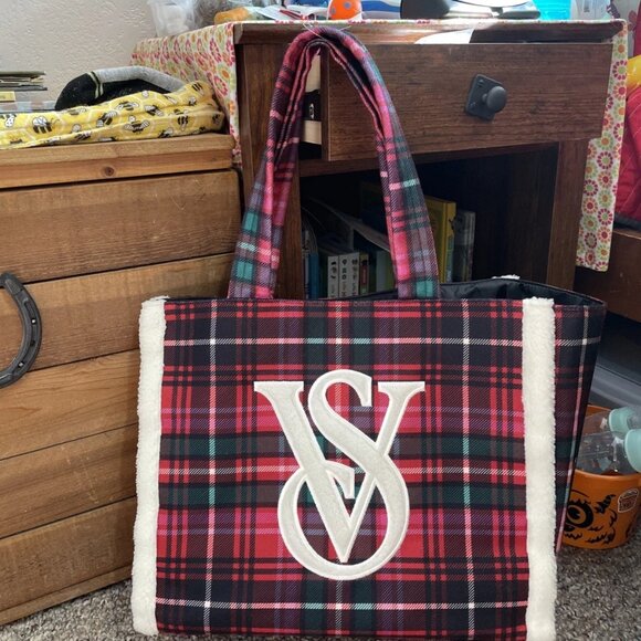 Victoria's Secret Holiday Plaid Faux Sherpa Tote - NWT - Picture 2 of 5